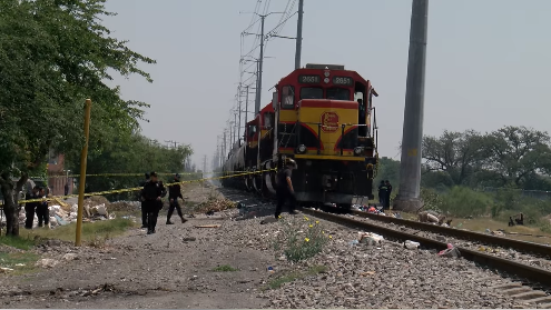 Foto: Vecinos de la colonia Carmen Romano en San Nicolás, Nuevo León, intentaron robar Diésel de un tren, 2 mayo 2019