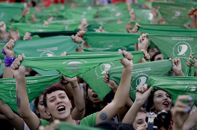 Foto: Miles de mujeres protestan para despenalizar el aborto en Argentina. El 19 de febrero de 2019