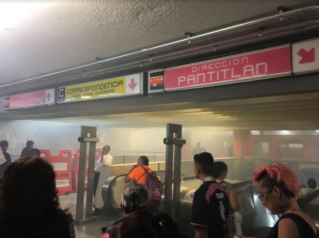 Foto: Desalojan la estación del Metro Balderas por intensa nube de humo, 24 mayo 2019
