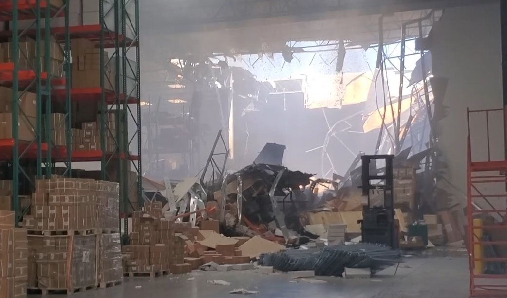 Foto: Un avión de combate se estrelló contra un edificio en California, EEUU. El 16 de mayo de 2019