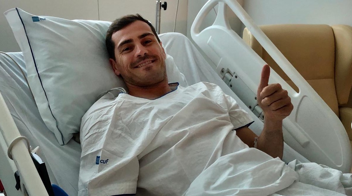 Foto: El futbolista Iker Casillas manda saludos desde un hospital en Portugal. El 1 de mayo de 2019