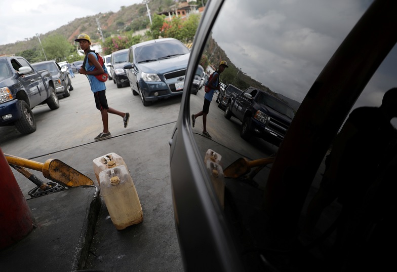 Venezuela, sin clases ni dinero por falta de gasolina