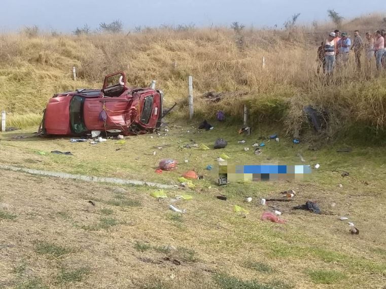Siete muertos deja volcadura de camioneta en carretera Salamanca-León