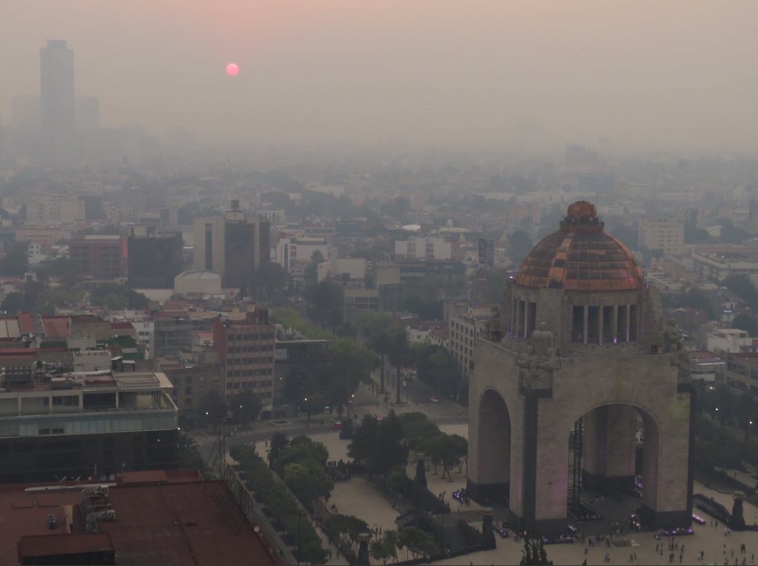 Foto: Incendios en la Ciudad de México dejan humo a los capitalinos, mayo 12 de 2019 (Twitter: @paw)