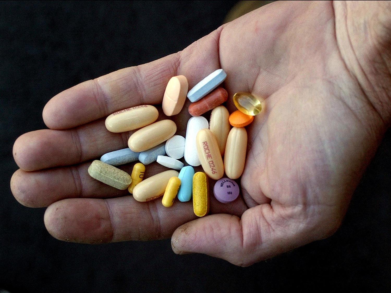 FOTO IMSS denuncia robo de medicamentos para VIH (AP,archivo 2001)