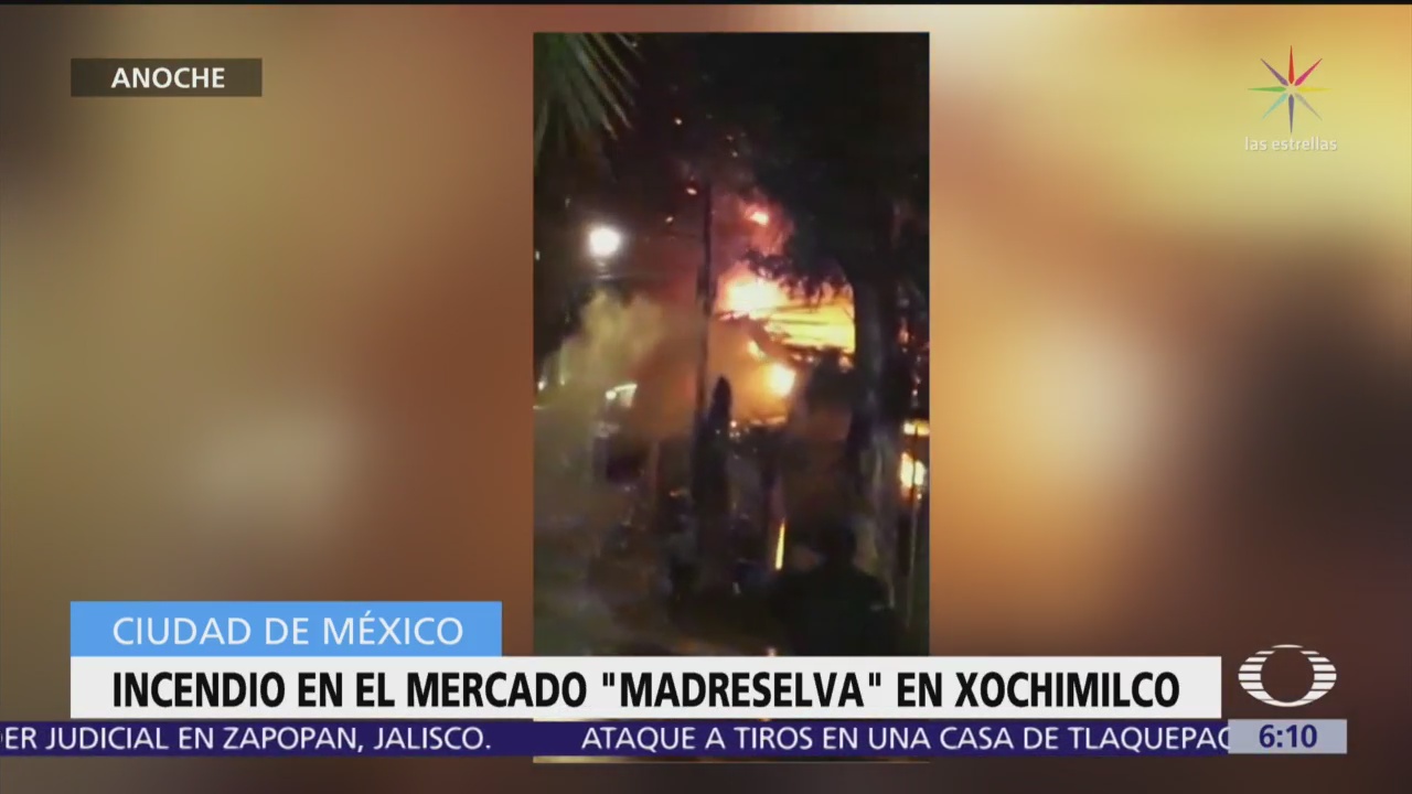 Incendio consume locales del mercado Madreselva, en Xochimilco