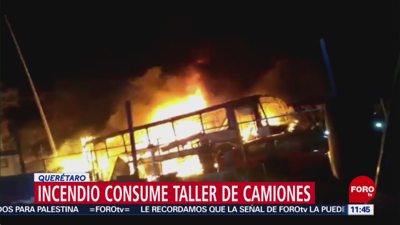 Incendio consume taller de camiones en Querétaro