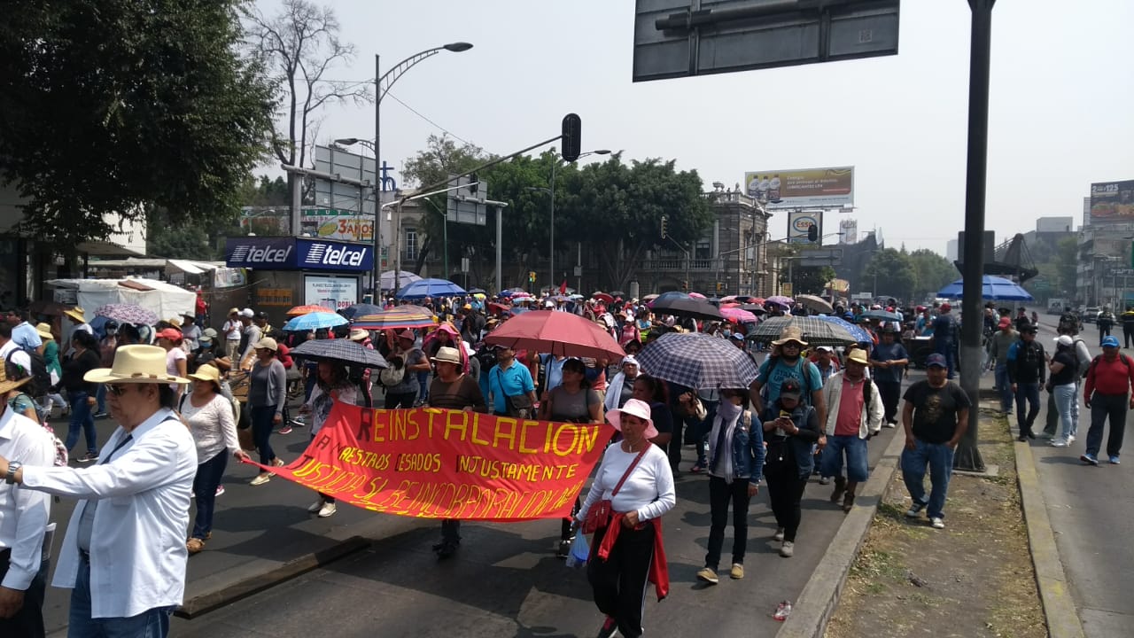 Marchan maestros por el 15 de Mayo en la CDMX