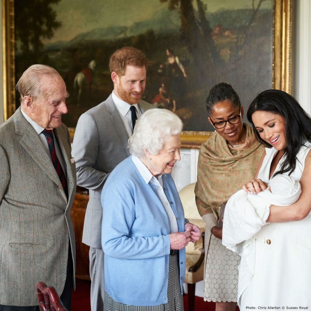 Foto La reina Isabel II conoce a su bisnieto Archie 8 mayo 2019