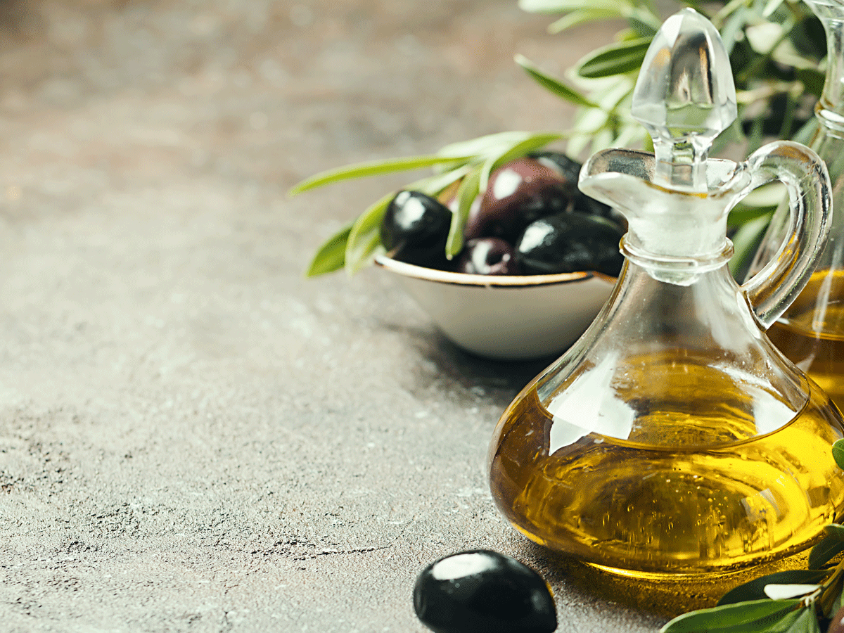 La verdad, el uso del aceite vegetal no reparará el rayón, sino que lo llenará con una sustancia que es traslúcida, como el vidrio, por algún tiempo (GettyImages)