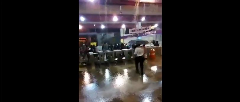 Foto Lluvia causa cascada en estación del Metro Pantitlán, CDMX 16 mayo 2019