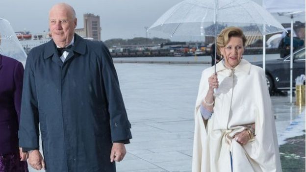 Los reyes Harald y Sonia son los actuales monarcas de Noruega. Erna Solberg ocupa actualmente el puesto de primera ministra (GettyImages)