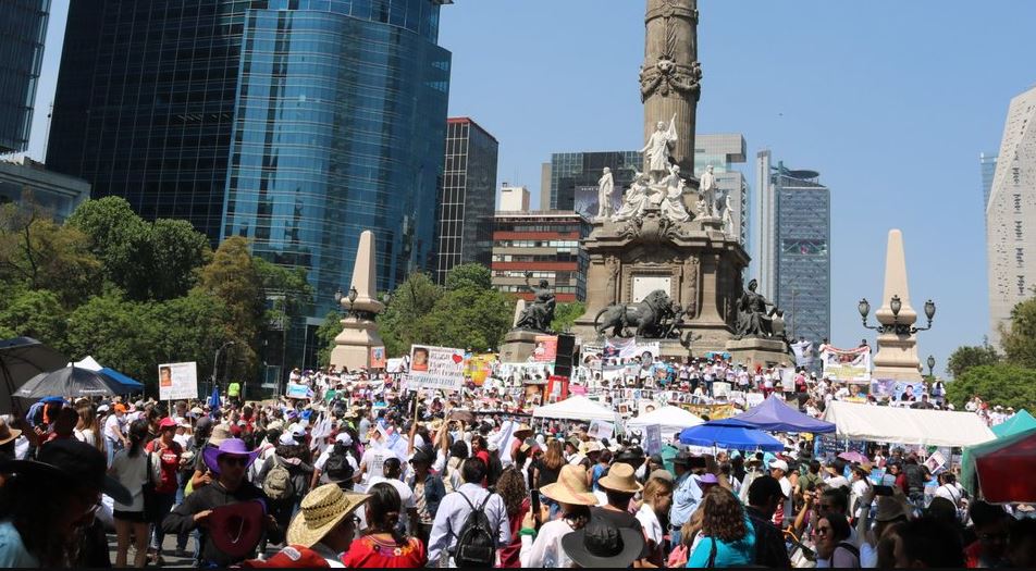 Madres de desaparecidos marchan en la Ciudad de México