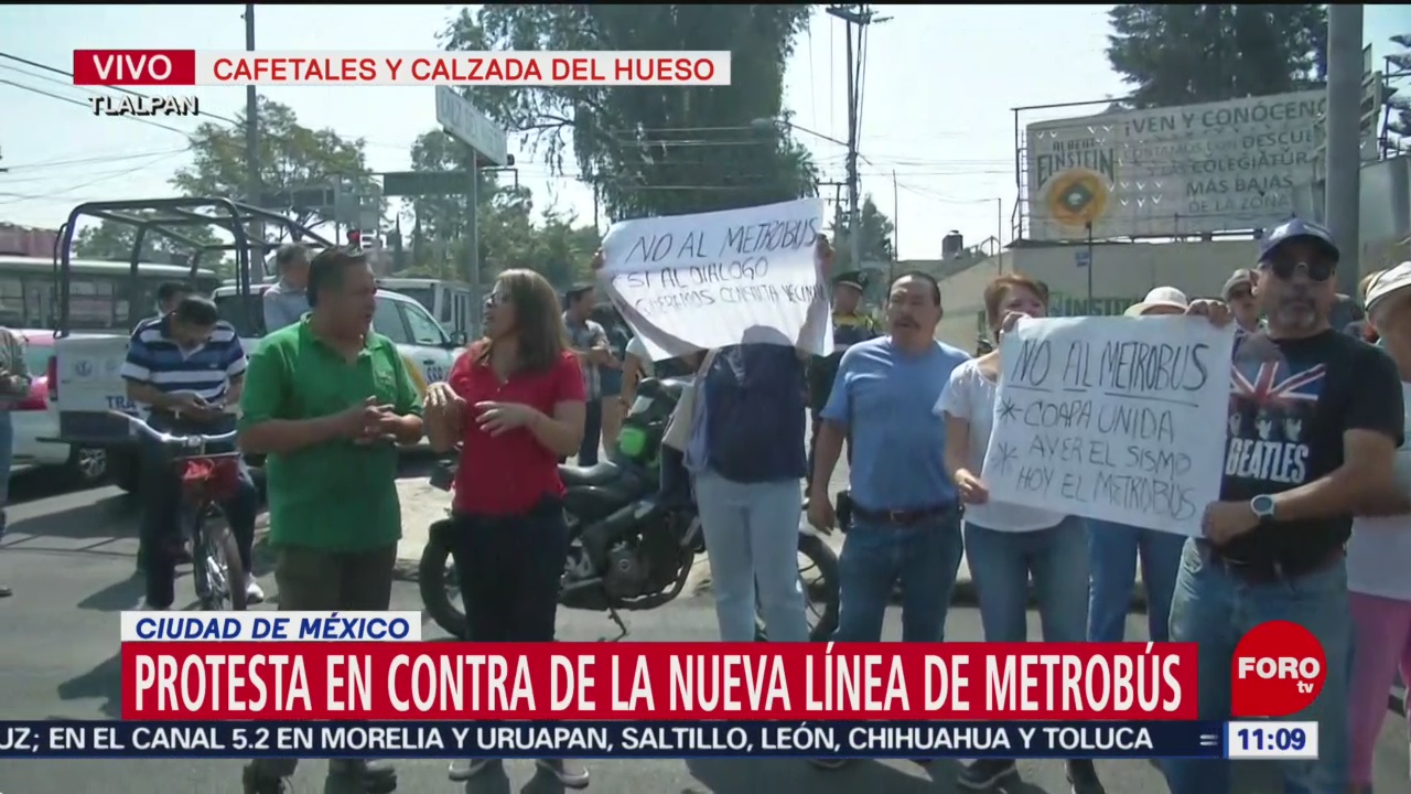 Manifestantes bloquean Calzada del Hueso en CDMX