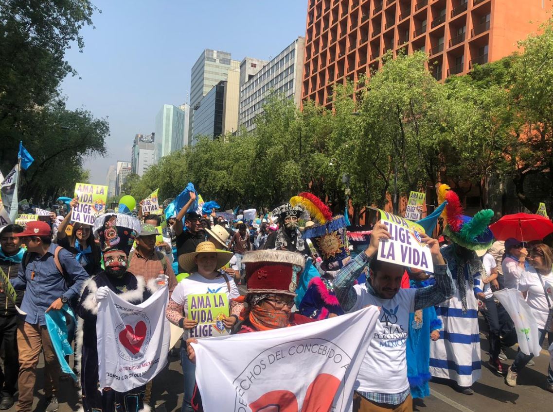 Panistas encabezan marcha contra el aborto en Ciudad de México