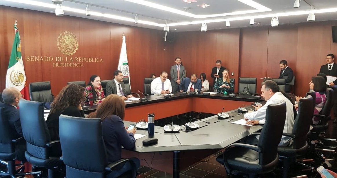 Foto: Martí Batres permanece en una reunión de trabajo de la Mesa Directiva del Senado de México, mayo 13 de 2019 (Twitter: @martibatres)