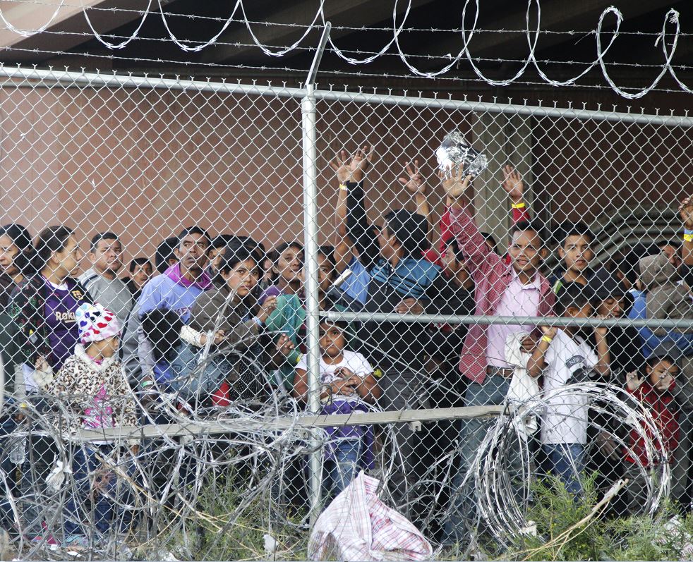 Foto : Los migrantes centroamericanos en el centro de detención en El Paso, Texas, 11 mayo 2019