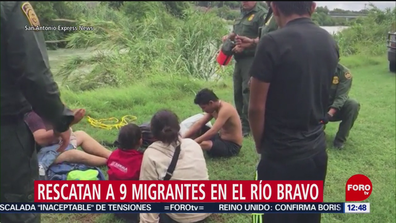 Migrantes son rescatados con cuerdas en corriente del río Bravo