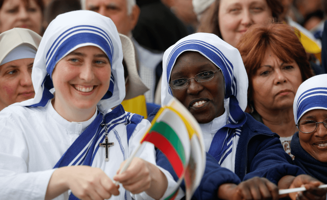 Foto: Monjas esperan al papa en Bulgaria, Sofía, 5 de mayo de 2019