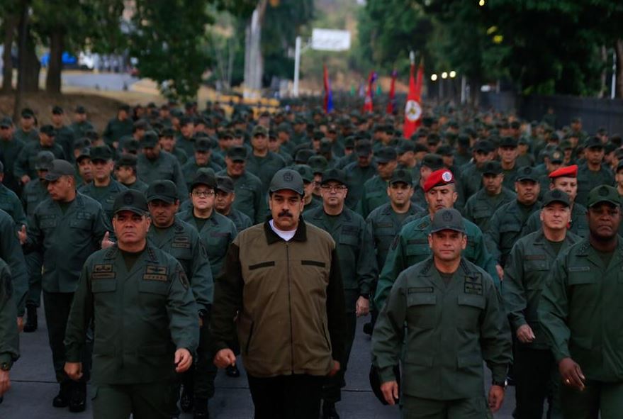 Venezuela: Maduro se muestra respaldado por fuerzas armadas