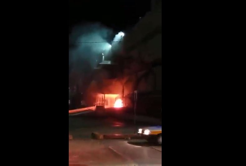 Foto: El incendio fue sofocado por el personal de guardia del palacio de Gobierno, el 26 de mayo de 2019 (Twitter @muralchiapas)