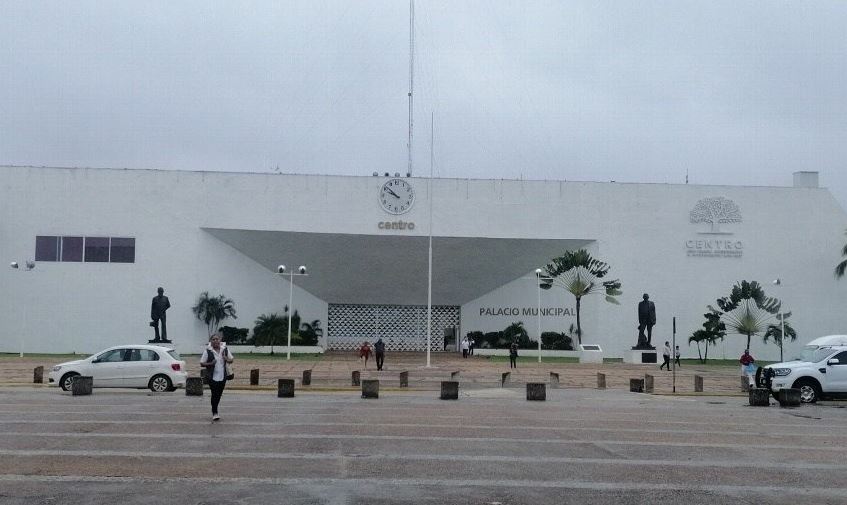 AMLO rechaza privatizaciones de edificios públicos ante posible venta del palacio municipal en Villahermosa