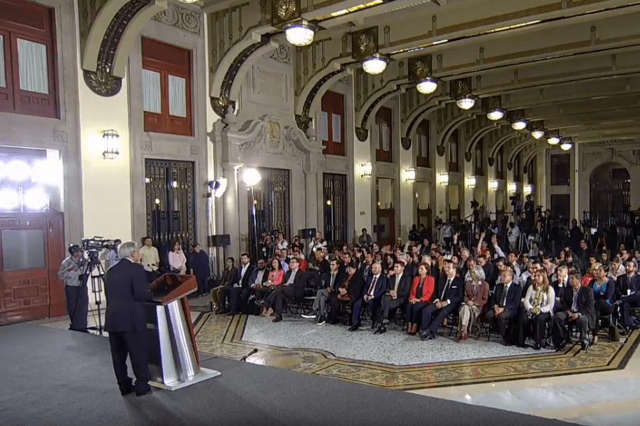 Foto: Periodistas hacen preguntas a López Obrador, 16 de mayo de 2019, Ciudad de México 