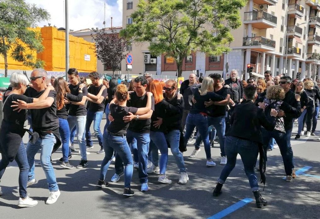 Foto: Mil personas bailan bachata en localidad española y rompen récord Guinness, 19 mayo 2019