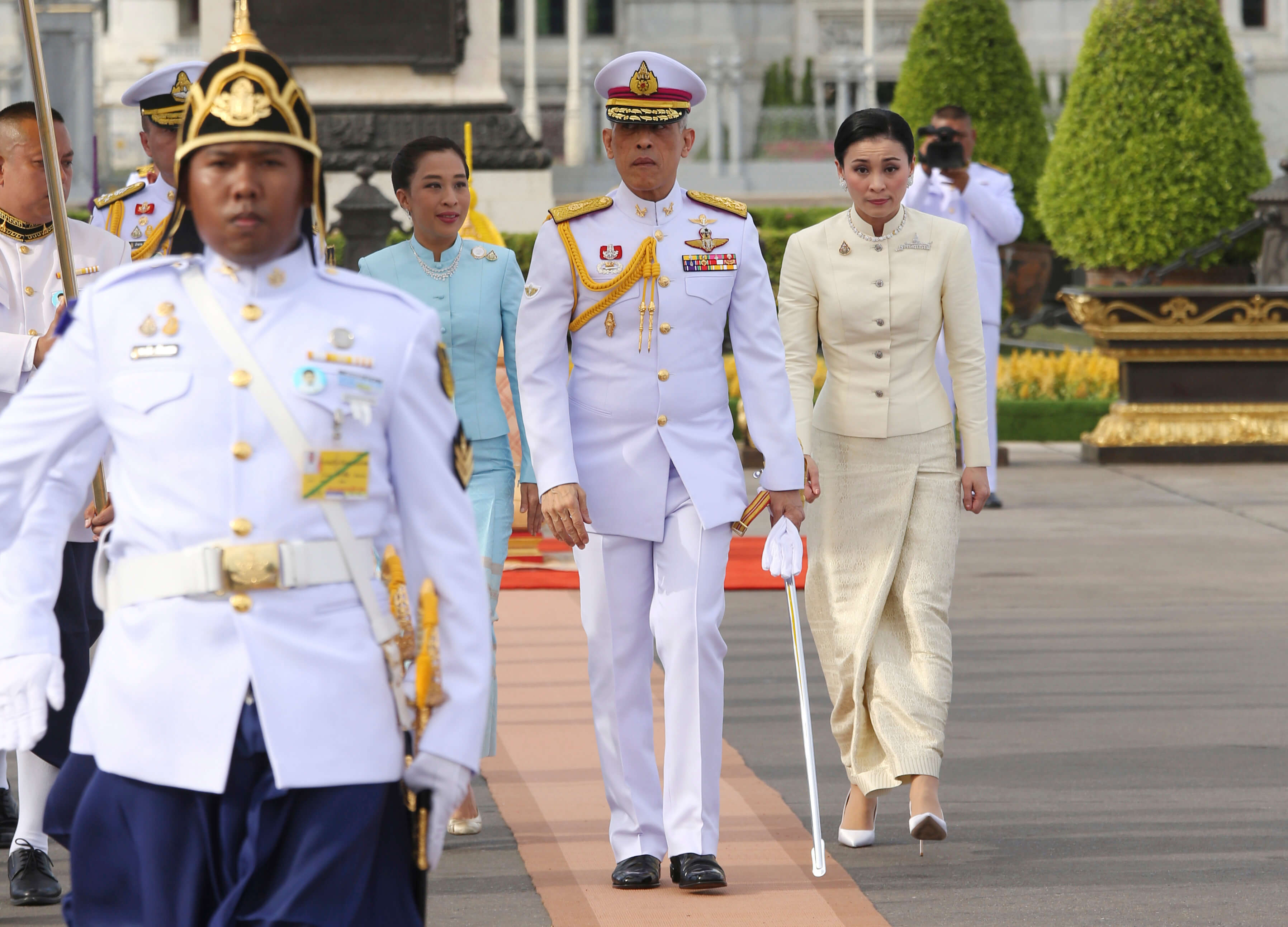 FOTO Suthida, de azafata y guardaespaldas a reina de Tailandia (AP 2 de mayo 2019 bangkok)