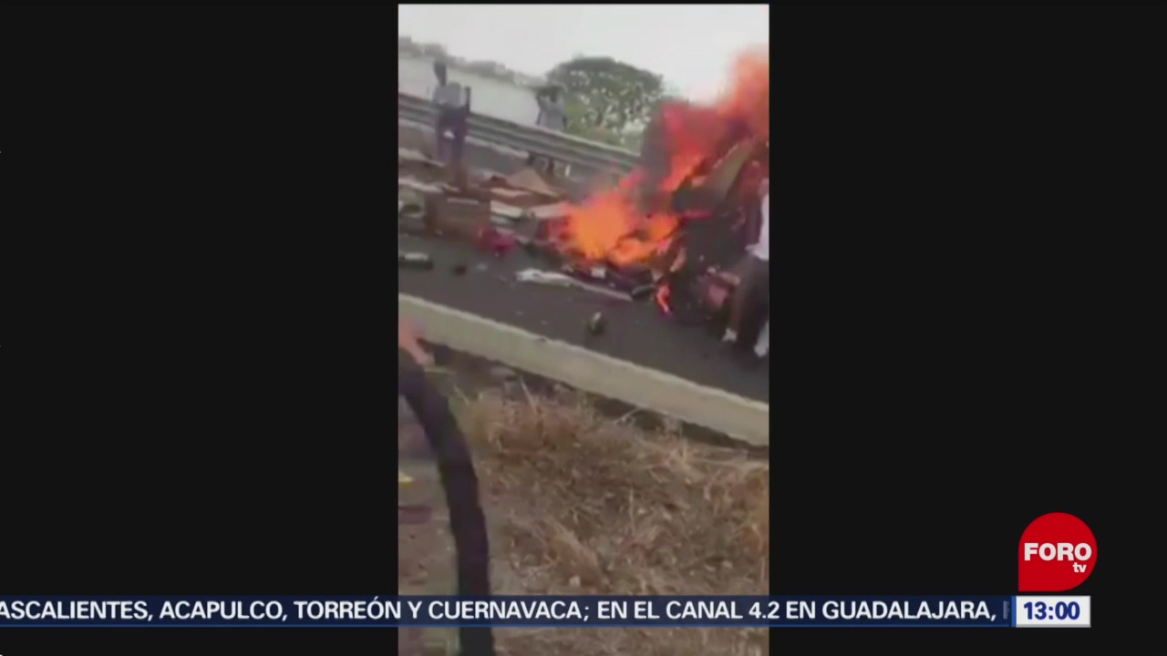 FOTO: Salvan a conductor de tráiler que se incendiaba en Veracruz, 18 MAYO 2019