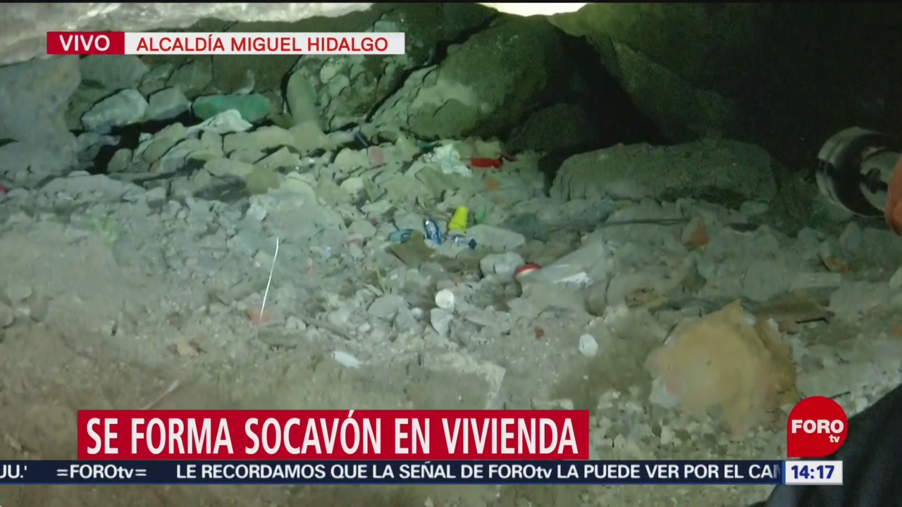 Se forma socavón en vivienda en Miguel Hidalgo