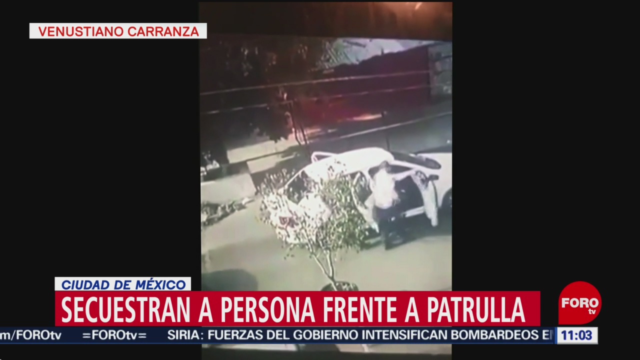 Secuestran a persona frente a patrulla en la Ciudad de México