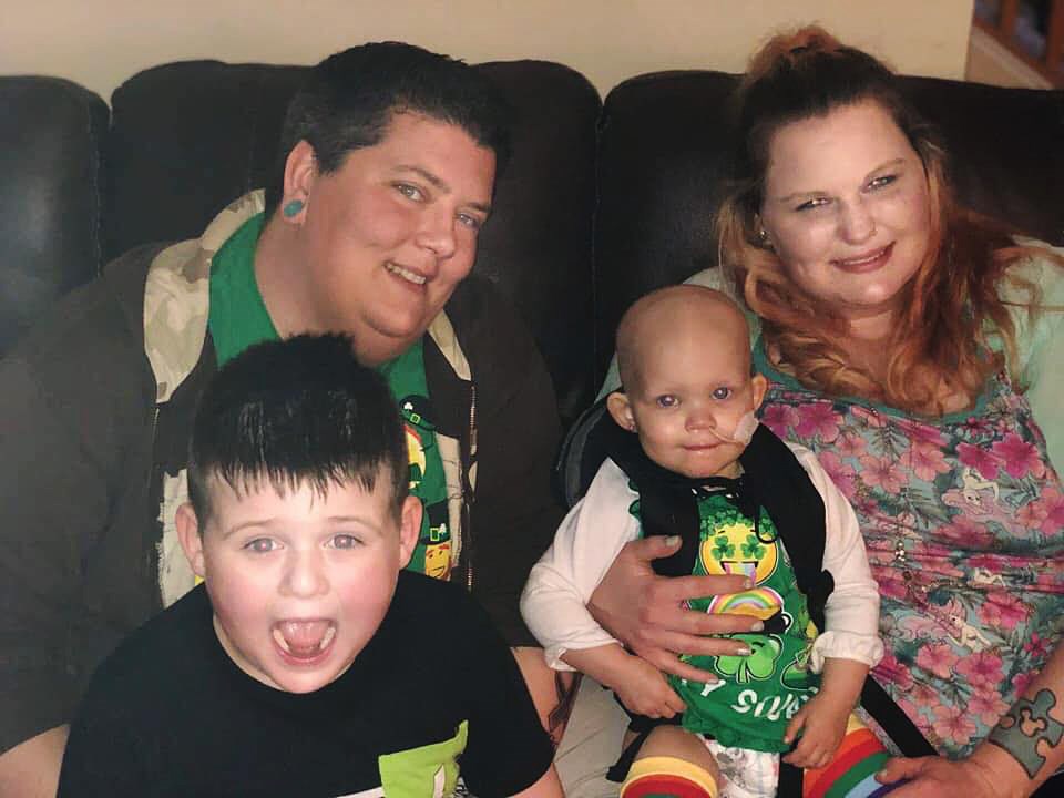 Tiffany y Albree Shaffer junto con sus dos hijos, Tyler y Callie (NBC News/Proveída por la familia Shaffer)