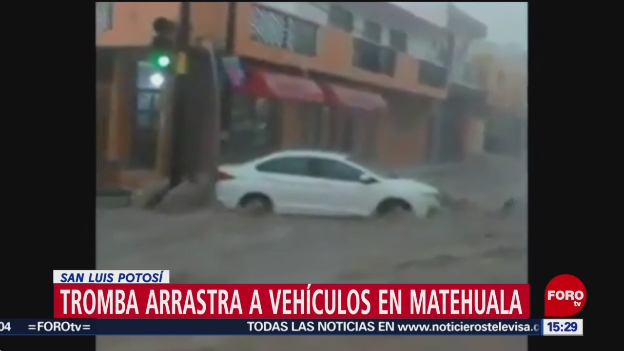 Foto: Tromba arrastra cientos de vehículos en Matehuala