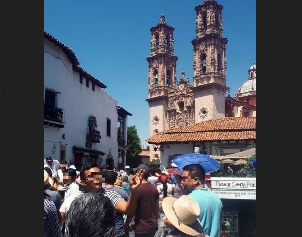 Foto: turistas en Taxco, Guerrero, 1 de abril 2019. Twitter @TorrucoTurismo