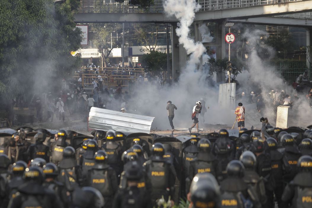 Violentas protestas en Indonesia contra la reelección de Joko Widodo