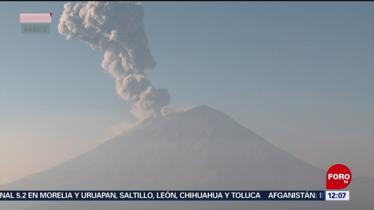 Volcán Popocatépetl lanza cenizas en plena contingencia ambiental