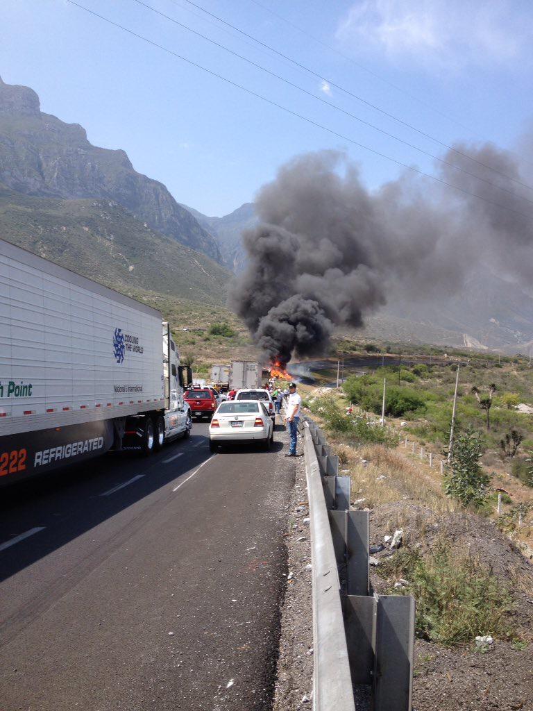 Por accidentes, cierran carretera libre Monterrey-Saltillo