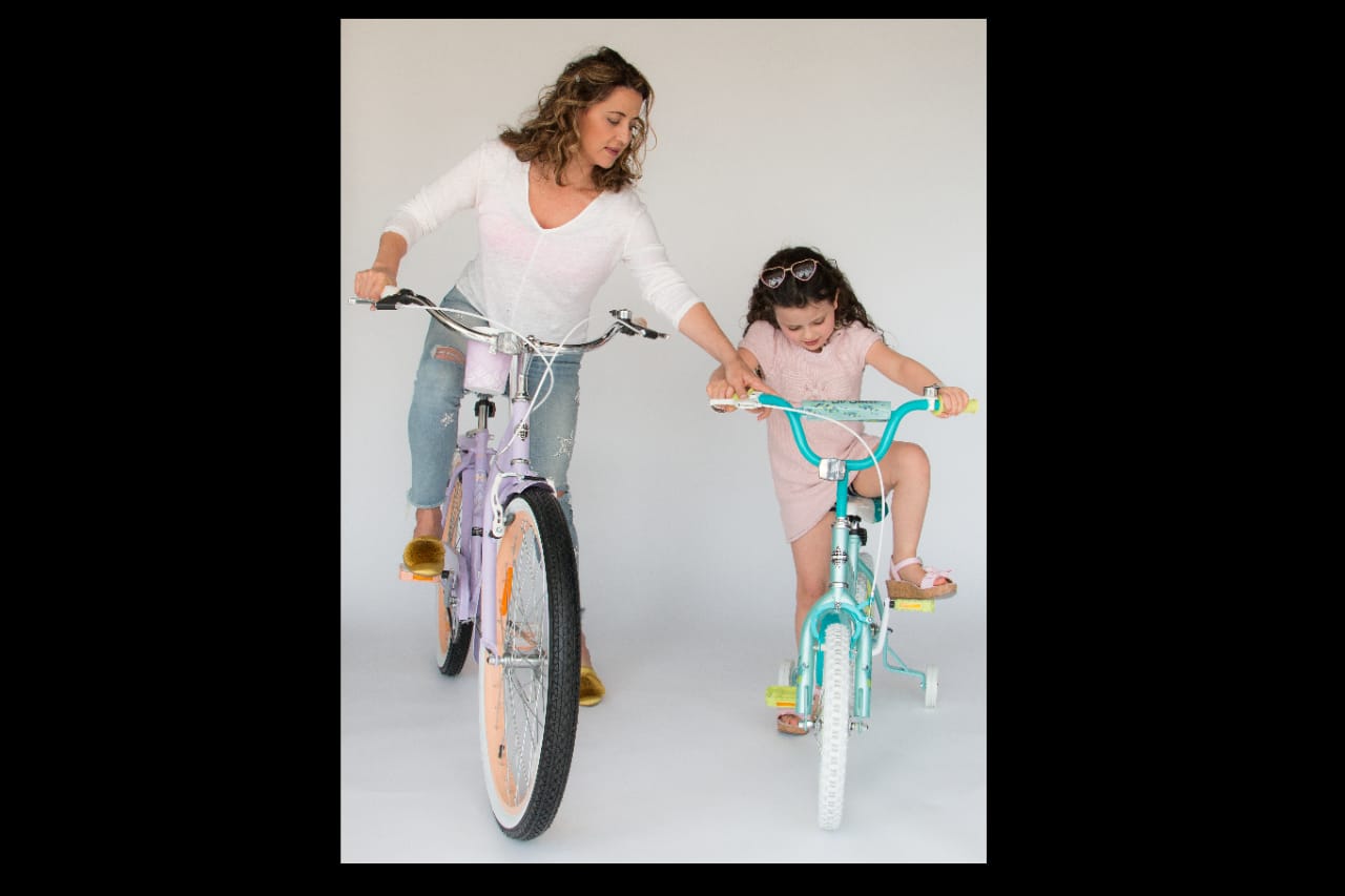 Mamás pueden fortalecer lazos enseñando a andar en bici Especialista,