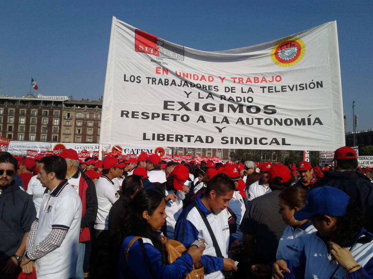 FOTO Zócalo CDMX reúne a sindicatos por Día del Trabajo (S.Servín 1 de mayo 2019 cdmx)