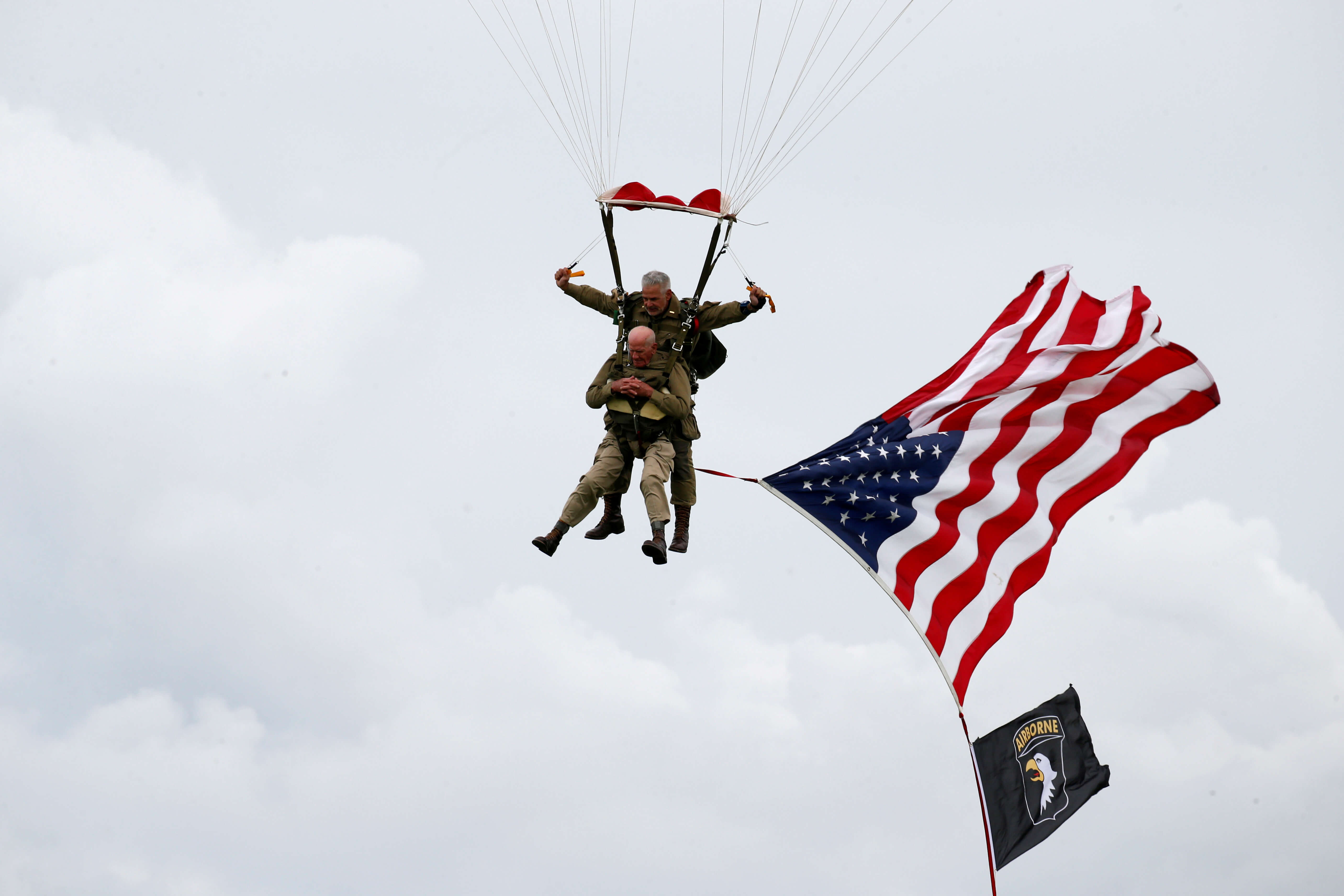 foto Veterano de 97 años salta en paracaídas en el ‘Día D’ 5 junio 2019