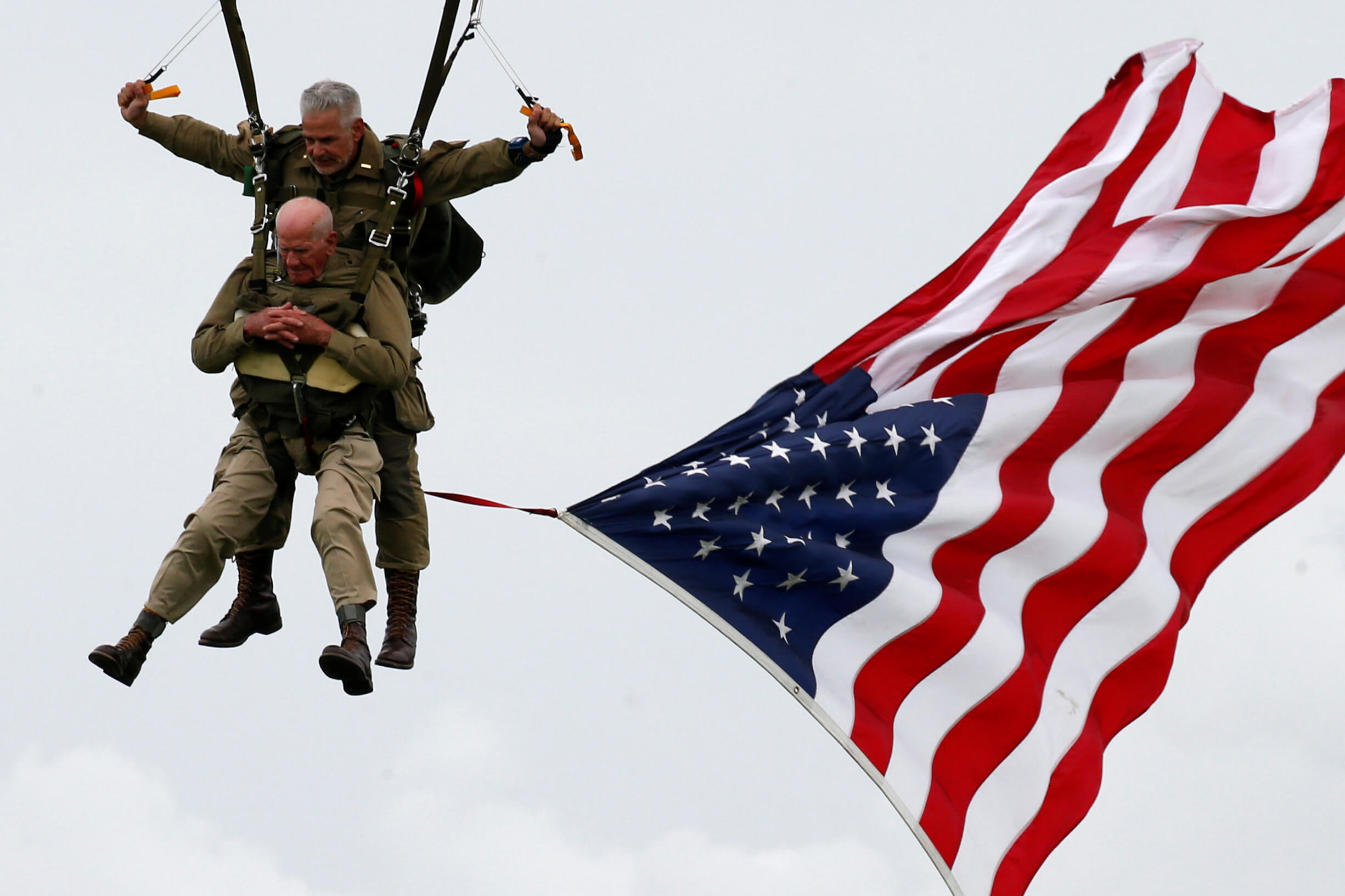 foto Veterano de 97 años salta en paracaídas en el ‘Día D’ 5 junio 2019