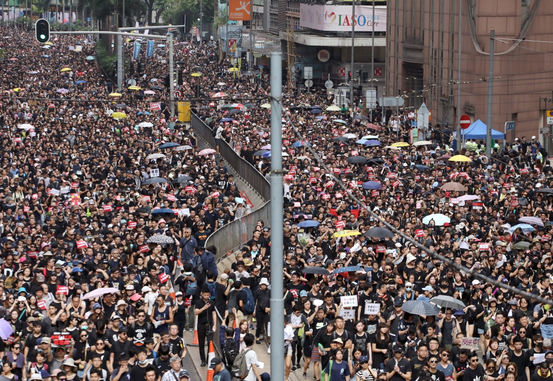 Manifestantes en Hong Kong protestan contra ley de extradición