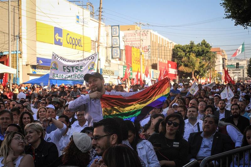 Foto: Miles de simpatizantes acudieron a un acto protocolario del presidente de México Andrés Manuel López Obrador este sábado, en la ciudad de Tijuana en el estado de Baja California. (EFE)