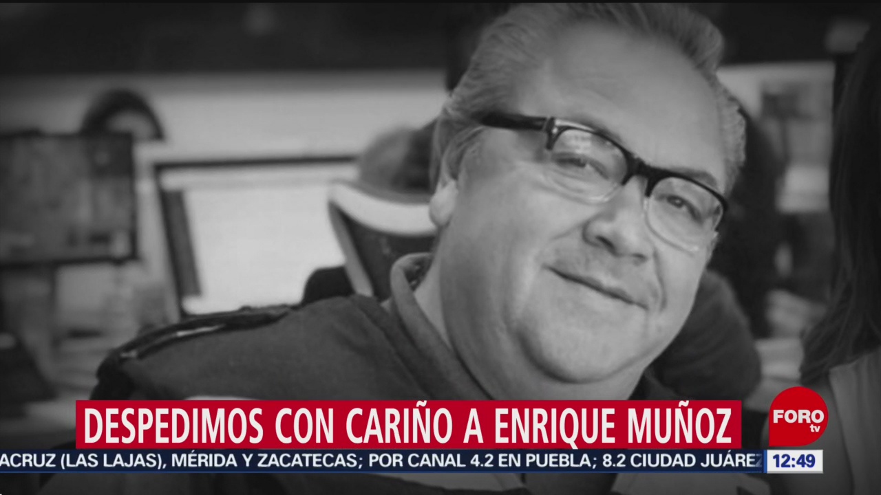 Amigos y familiares despiden a Enrique Muñoz, ‘El Reporteronte’