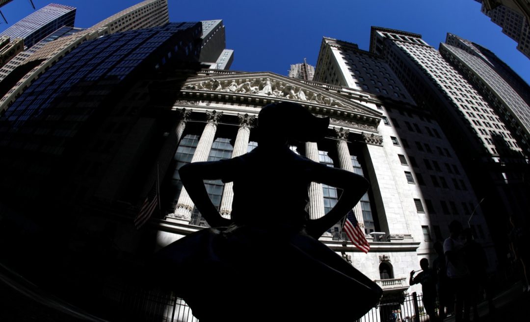 Wall Street cierra con alzas y el Dow Jones sube 2.06%