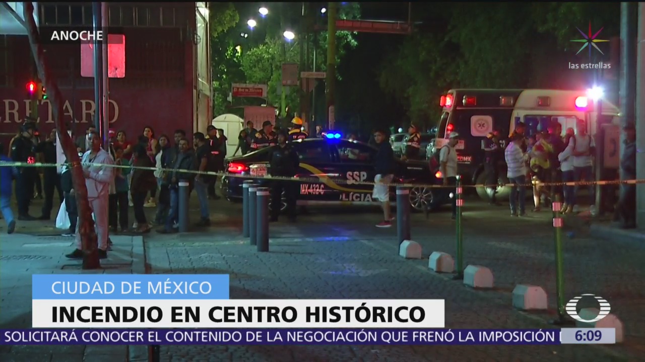 Bomberos sofocan incendio en Centro Histórico de la CDMX