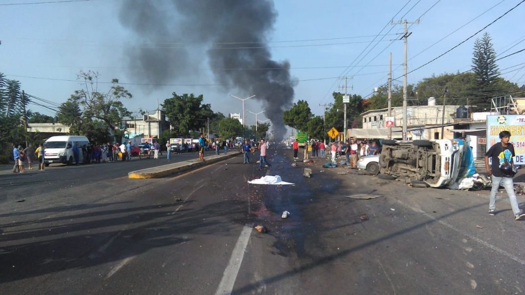 Foto Camión choca y se incendia en carretera Yecapixtla-Cuautla 12 junio 2019