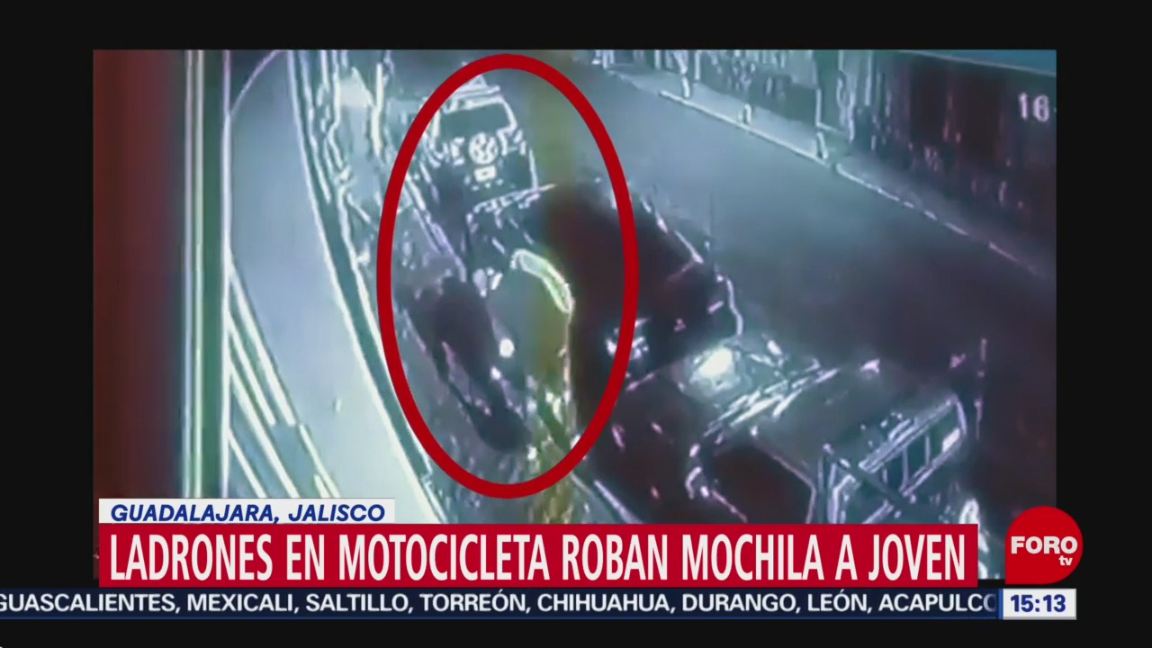 Foto: Captan asalto a un joven en Guadalajara