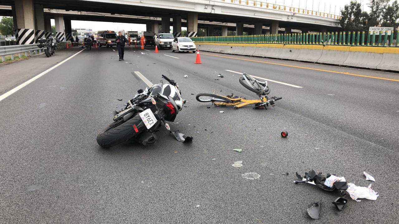 FOTO Ciclista atropellado por moto muere en la autopista México-Pachuca (Noticieros Televisa 13 junio 2019 edomex)